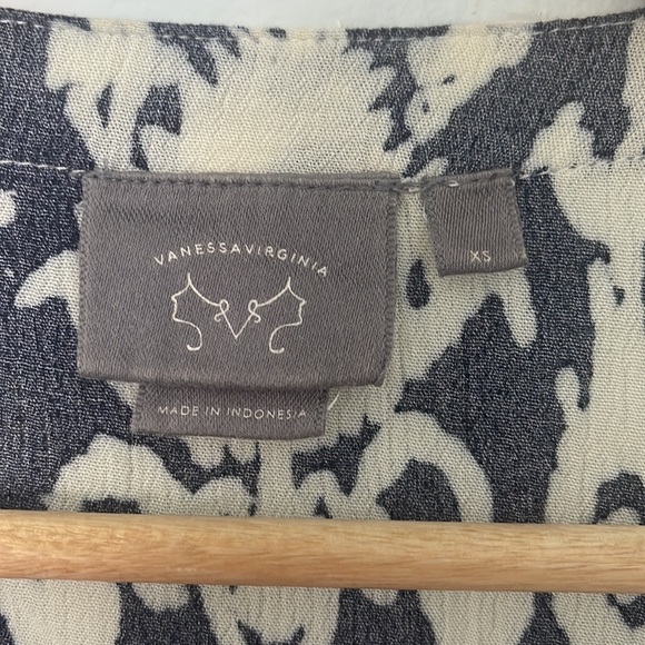 Anthropologie Navy and White Ikat Print Top - Picture 4 of 7